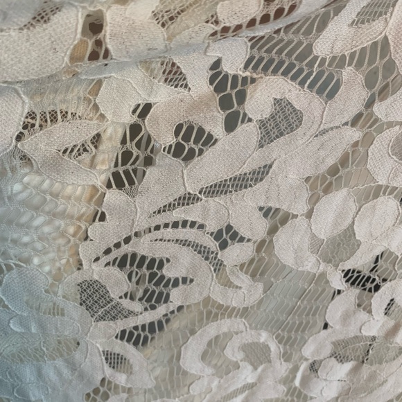 Romeo & Juliet Couture Cream Colored Lace Romper - Picture 4 of 6